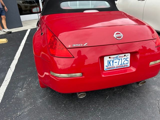 Used 2006 Red Nissan Touring image 9