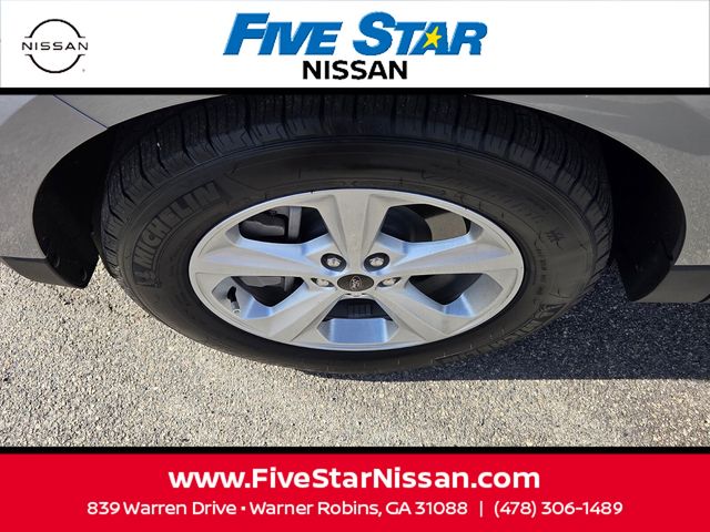 Used 2024 Silver Ford SE image 17