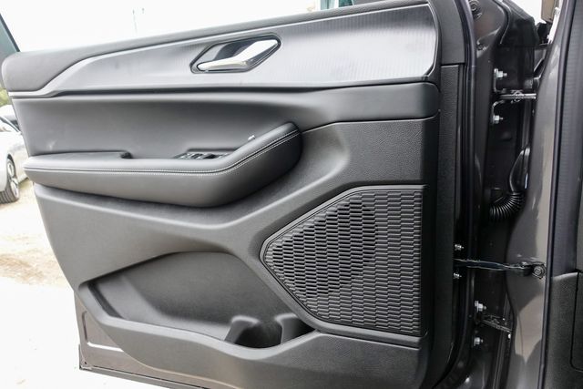 new 2025 Jeep Grand Cherokee car, priced at $40,720