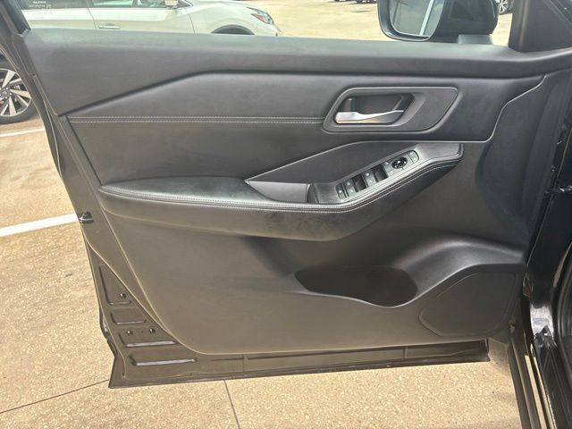 2024 Nissan Rogue SV Black at Royal Nissan
