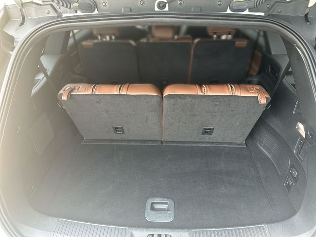 Used 2023 White Lincoln Reserve image 27