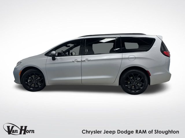 2023 Chrysler Pacifica Touring L photo