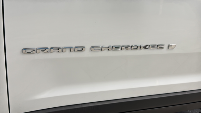 Used 2023 Bright White Clearcoat Jeep Limited image 38
