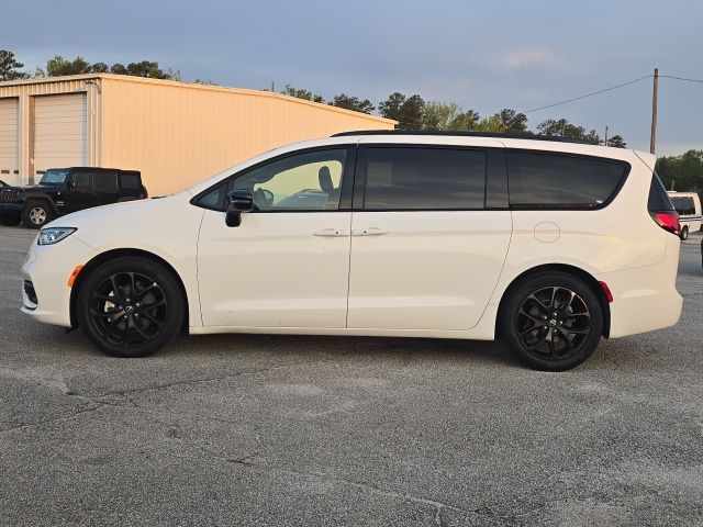 2025 Chrysler Pacifica Limited:B02253