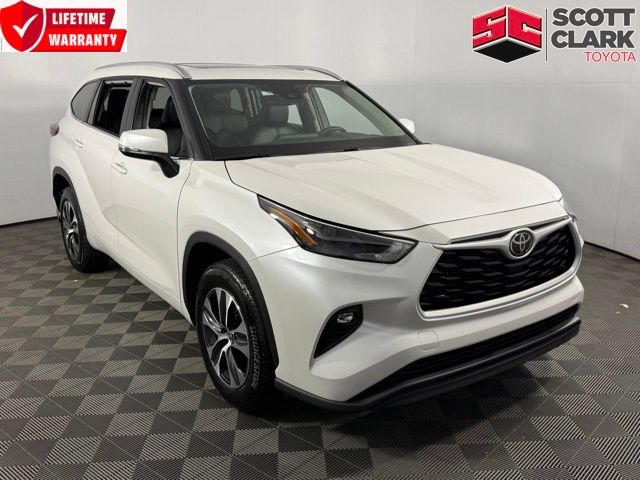 Pearl 2025 Toyota Highlander XLE FWD SUV / Crossover Front-Wheel Drive 8-Speed Automatic