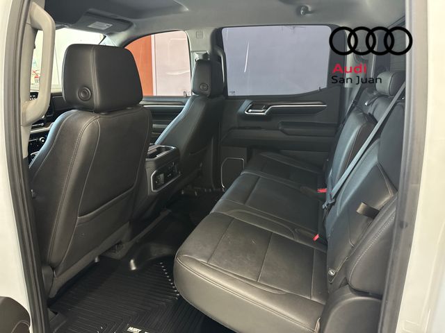 Used 2022 White GMC SLT image 32