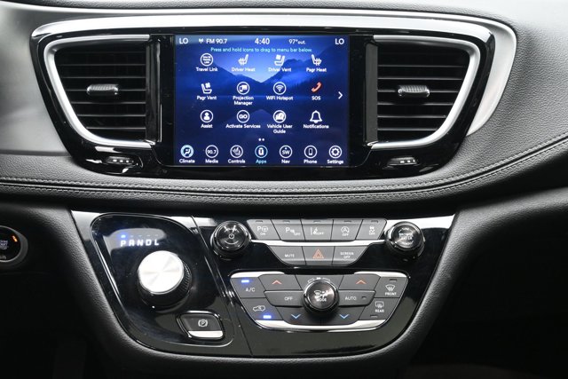 Used 2018 White Chrysler Limited image 24