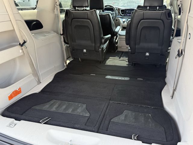 2023 Chrysler Pacifica Limited Gray at Durrett Motor Company