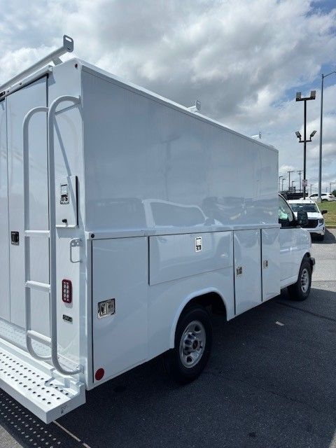 2024 GMC Savana 3500 Work Van 7