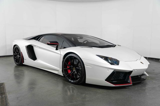 Bianco Canopus Matt/Nero Aldebaran 2016 Lamborghini Aventador LP 700-4 Coupe AWD Coupe All-Wheel Drive 7-Speed Automatic
