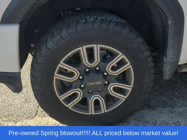 Used 2022 White GMC AT4 image 5