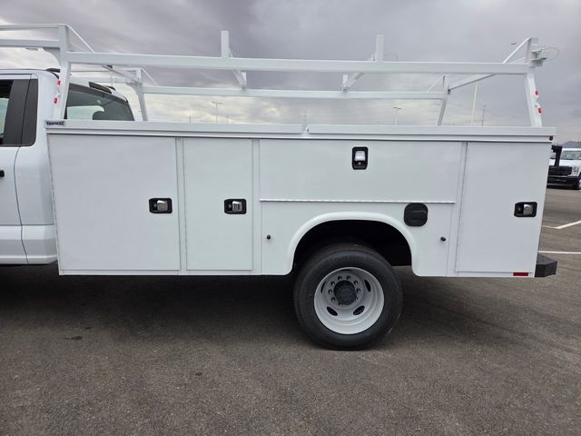 2025 Ford F-450 Super Duty Chassis Cab XL - Photo 3