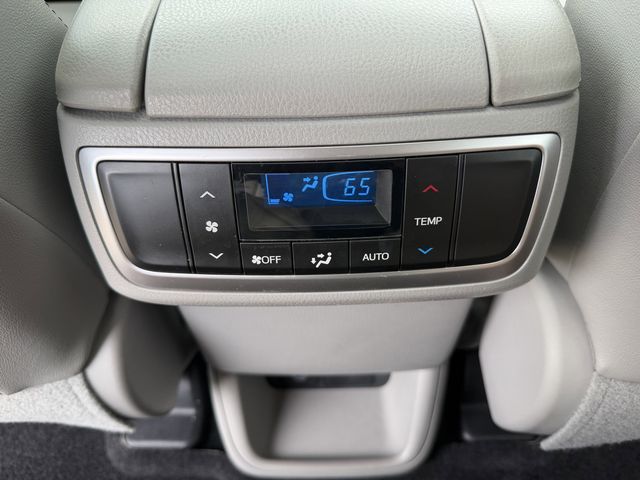 2018 Toyota Highlander XLE Gray at River Oaks CDJR
