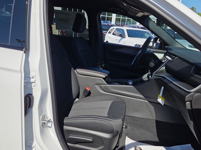 New 2026 White/off-white Jeep Laredo image 16