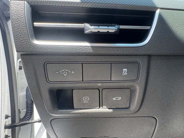 Used 2025 White Hyundai SEL image 22