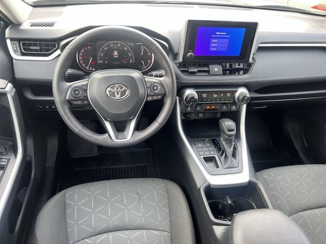 2024 Toyota RAV4 XLE 24