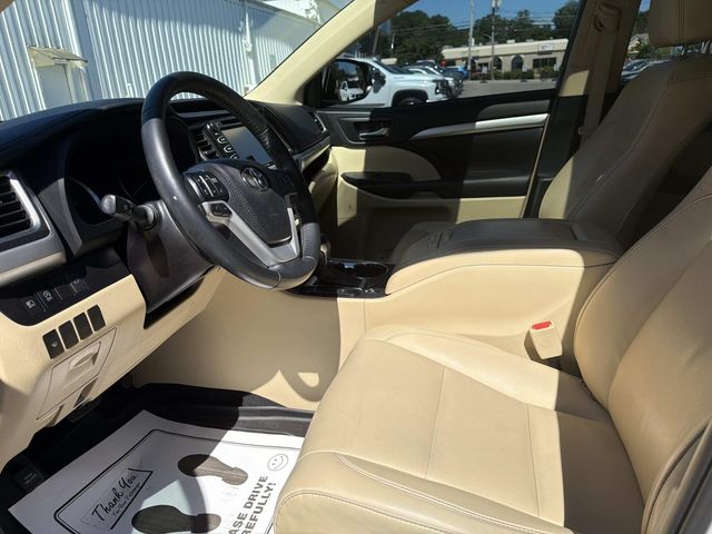 2019 Toyota Highlander - Image 12