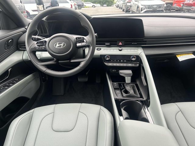 2025 Hyundai Elantra Hybrid - Image 15