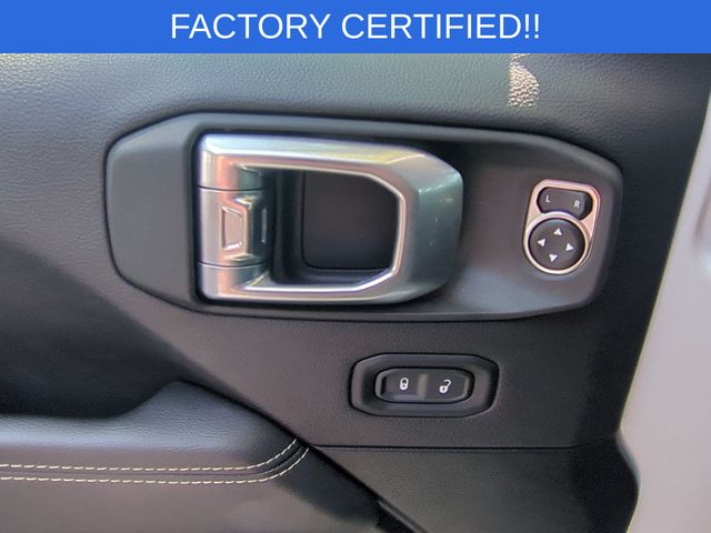 Used 2021 White Jeep Unlimited Sahara image 13