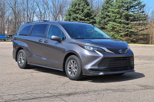 Gray 2023 Toyota Sienna LE 8-Passenger AWD Minivan All-Wheel Drive Continuously Variable Transmission