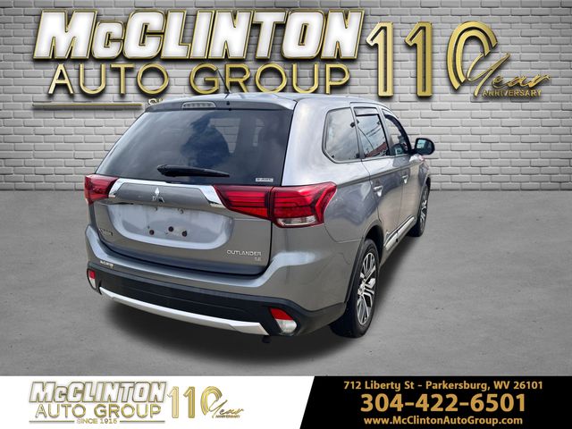 2016 Mercury Gray Metallic Mitsubishi Outlander SE 4X4 SUV
