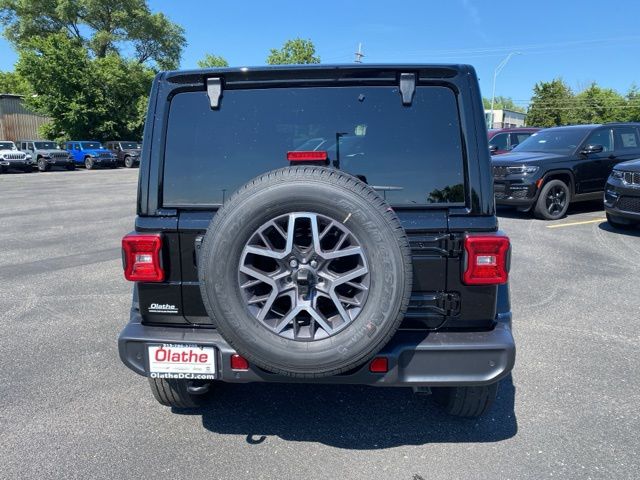 2024 Jeep Wrangler Sahara 8