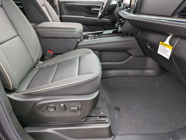 2025 Chevrolet Suburban Premier photo