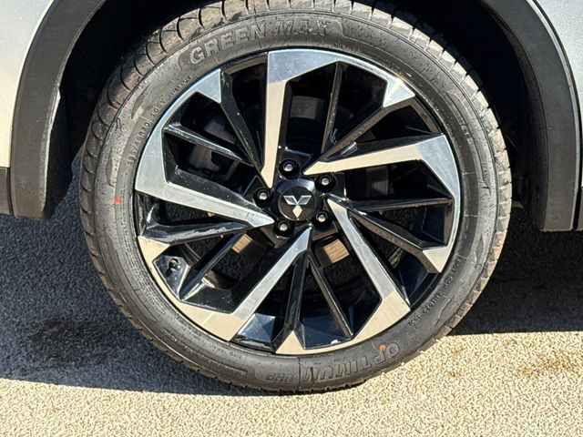 Used 2024 Silver Mitsubishi SE Black Edition w/Pano Roof image 9