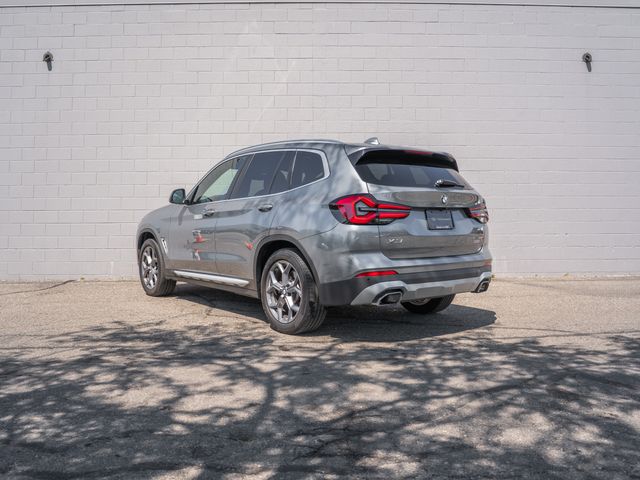 Used 2024 Gray BMW xDrive30i image 3