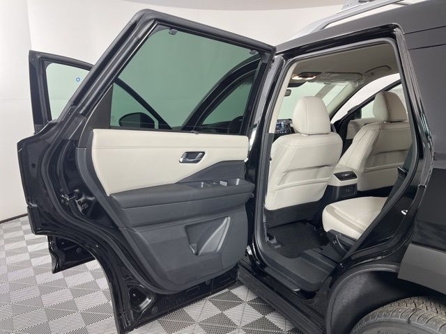 2025 Super Black Nissan Pathfinder SL 4X4 SUV