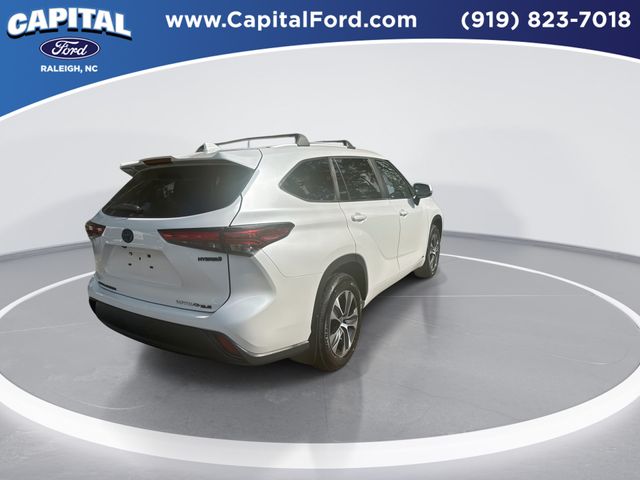 Used 2023 Beige Toyota XLE image 8