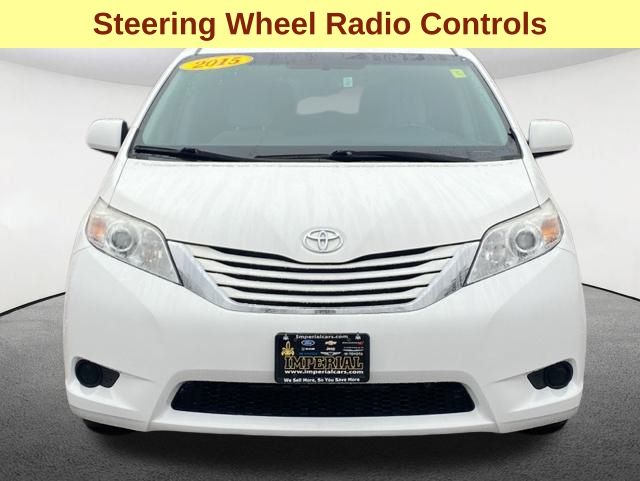 2015 Toyota Sienna LE 10