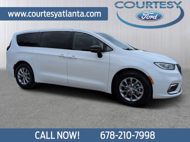 Bright White Clearcoat 2026 Chrysler Pacifica Minivan Front-Wheel Drive 9-Speed Automatic