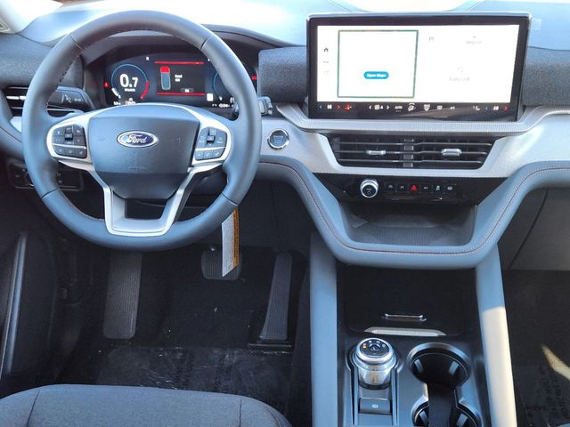 2025 Ford Explorer Active photo