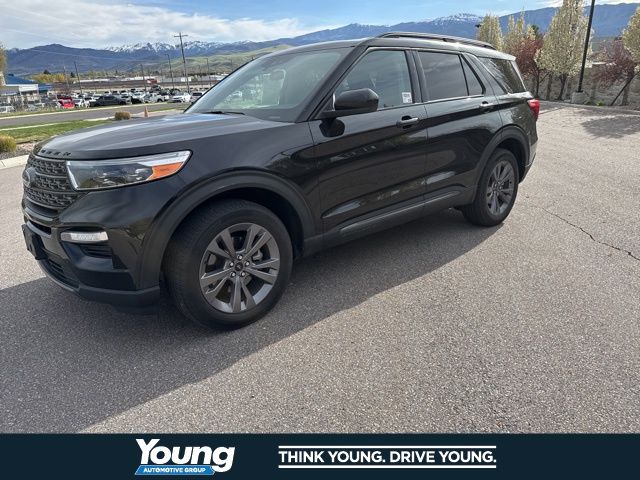Black Metallic 2022 Ford Explorer XLT AWD SUV / Crossover All-Wheel Drive Automatic