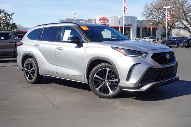 used 2021 Toyota Highlander car, priced at $31,500