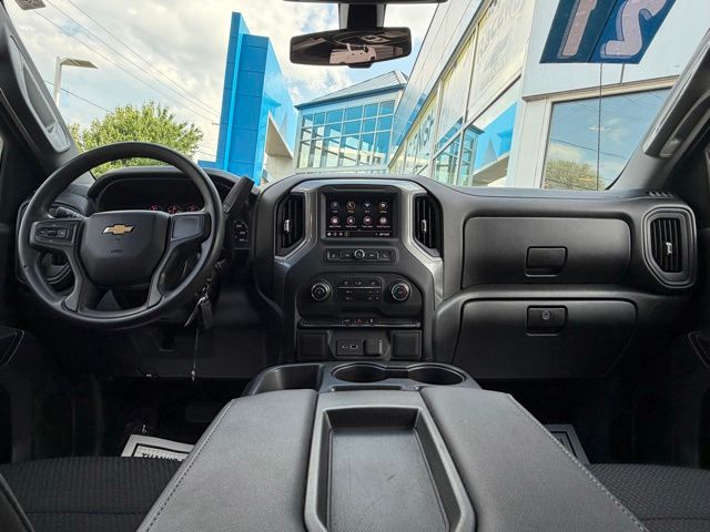 View vehicle photo 4