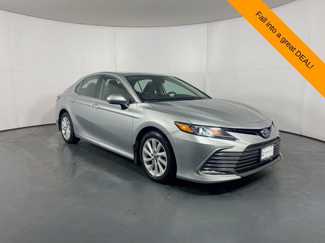 2022 Toyota Camry LE 3