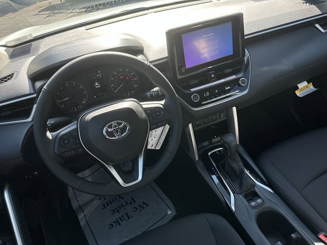 2024 Toyota Corolla Cross LE 13