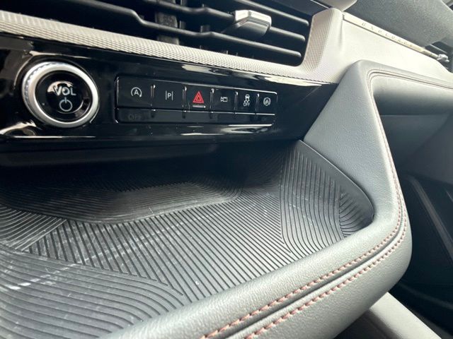 2025 Ford Explorer Active:B02485