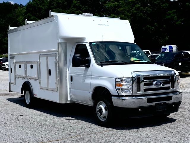 2025 Ford E-450SD Base 7