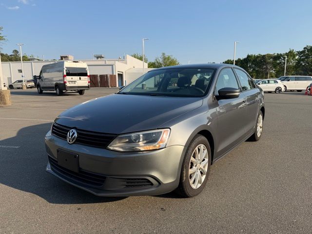 Platinum Gray Metallic 2012 Volkswagen Jetta SE Sedan Front-Wheel Drive 6-Speed Automatic