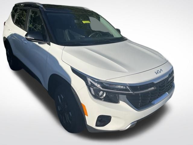 Clear White/Black Roof 2024 Kia Seltos SUV / Crossover All-Wheel Drive Continuously Variable Transmission