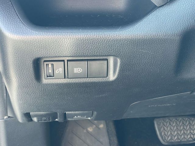 Used 2019  Toyota XLE image 16