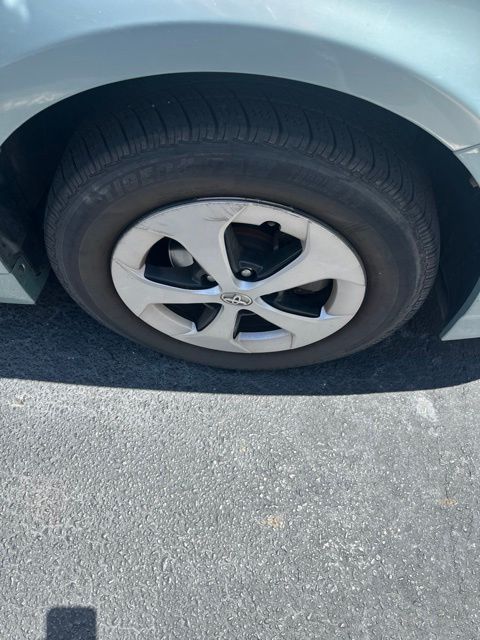 2013 Toyota Prius FWD Hatchback