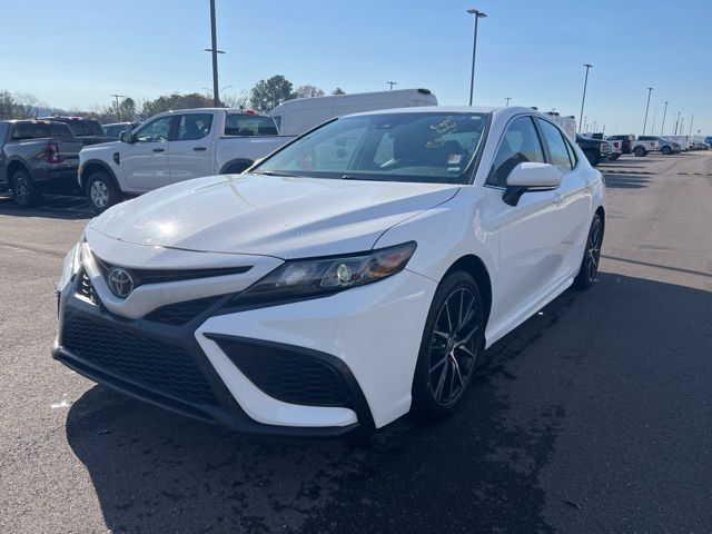 2022 Toyota Camry SE 3