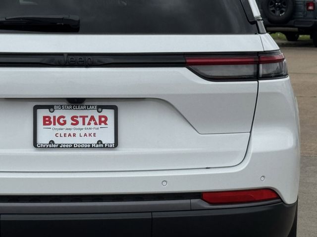 2026 Jeep Grand Cherokee Laredo White/off-white at Big Star Buick GMC