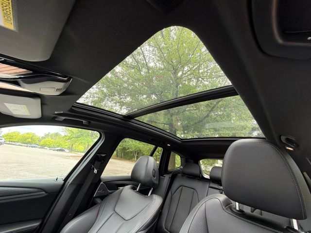 Used 2024 Gray BMW xDrive30i image 21