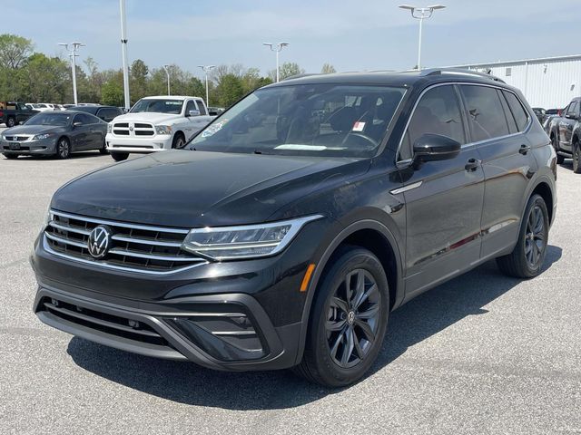 Used 2023 Black Volkswagen 2.0T SE image 35