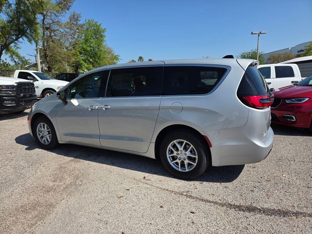 New 2026 Silver Chrysler Select image 9